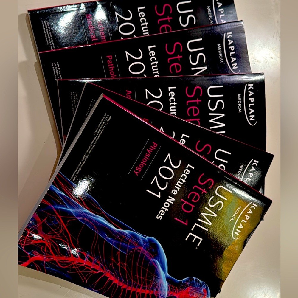 Kaplan USMLE step 1 review books